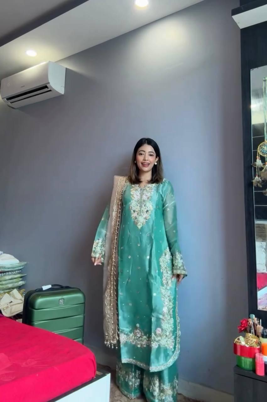 Viral Pakistani Suits 2782