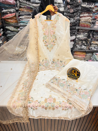 Viral Pakistani Suits 2782